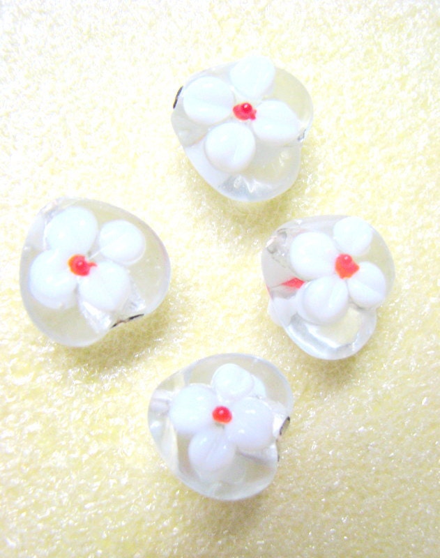 FINAL CLEARANCE Glass, Lampwork Daisy Flower Hearts 17x8mm bead destash