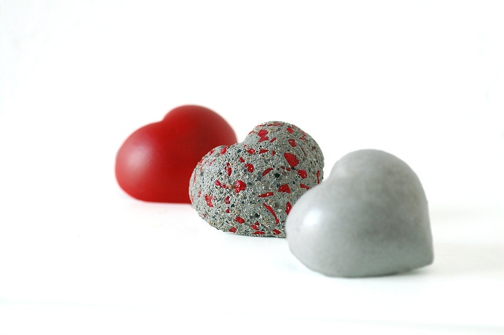 Red Sweet Heart Magnets, concrete, set of three, red, natural and washed red gravel - 12-008