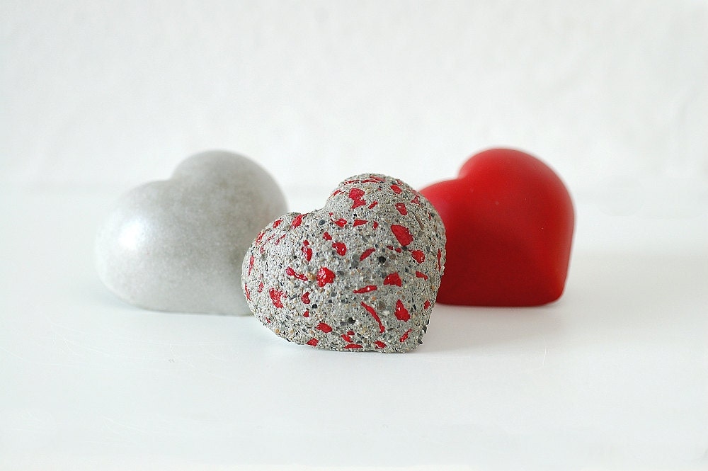 Red Sweet Heart Magnets, concrete, set of three, red, natural and washed red gravel - 12-008