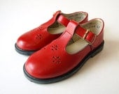 vintage 70s girls red leather MARY JANE t strap SHOES 7.5 - therobotparade
