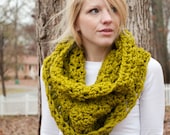 Chunky Cowl Hood Neckwarmer - avacado green - wool blend