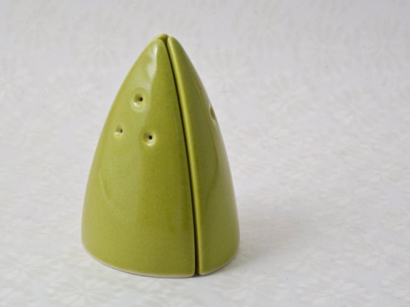 modern salt pepper spice shakers No. 001 "olive"