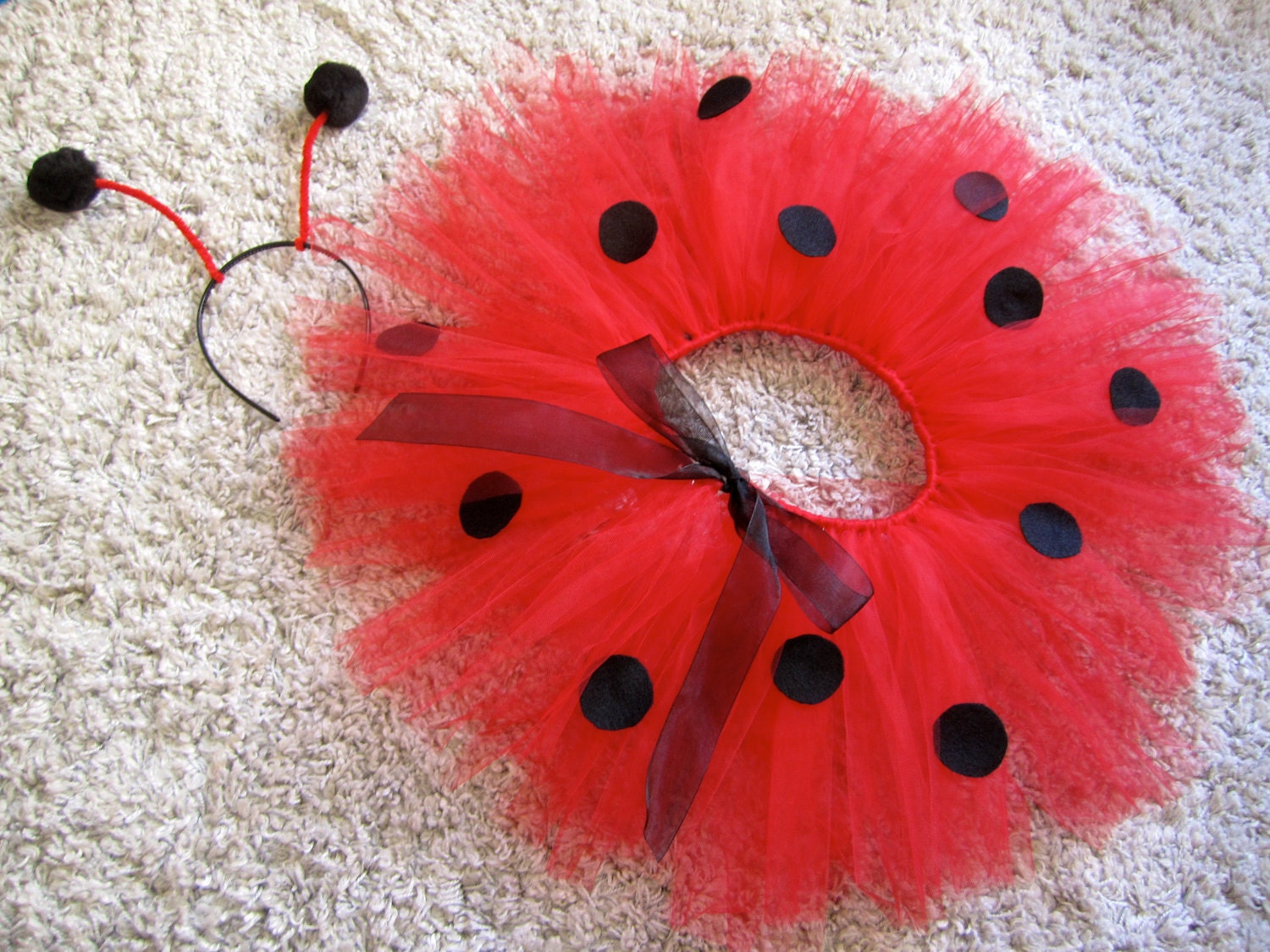 Girl's Lady Bug Tutu Costume with Antenna. Lady Bug Birthday Tutu. Red and Black Tutu. Halloween Tutu