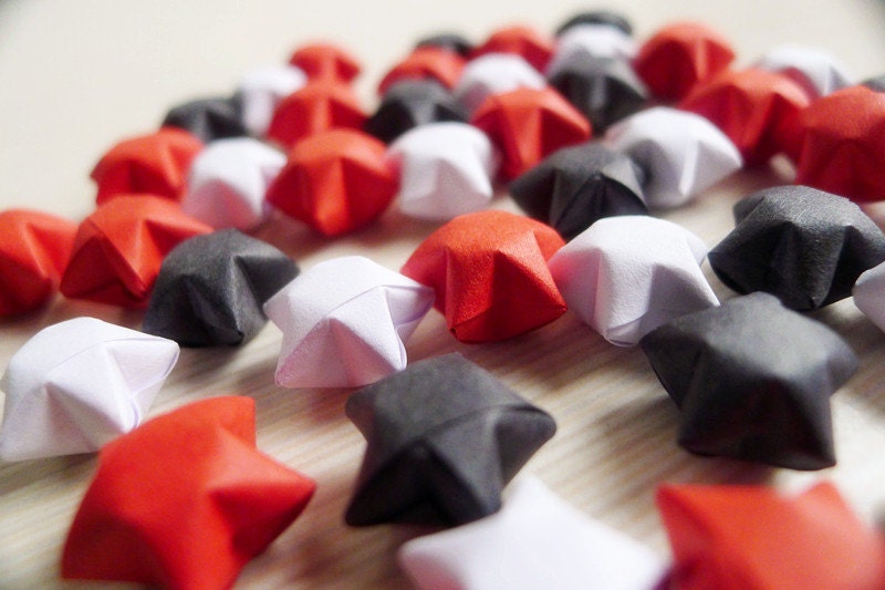 100 White Black and Red Origami Stars - Yeestore
