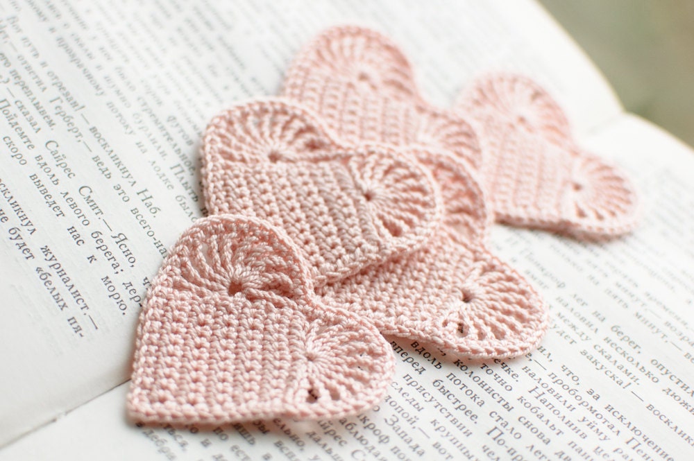 Set of 10 Crochet hearts applique Wedding decoration embellishment pale pink shabby chic - SvetlanaN