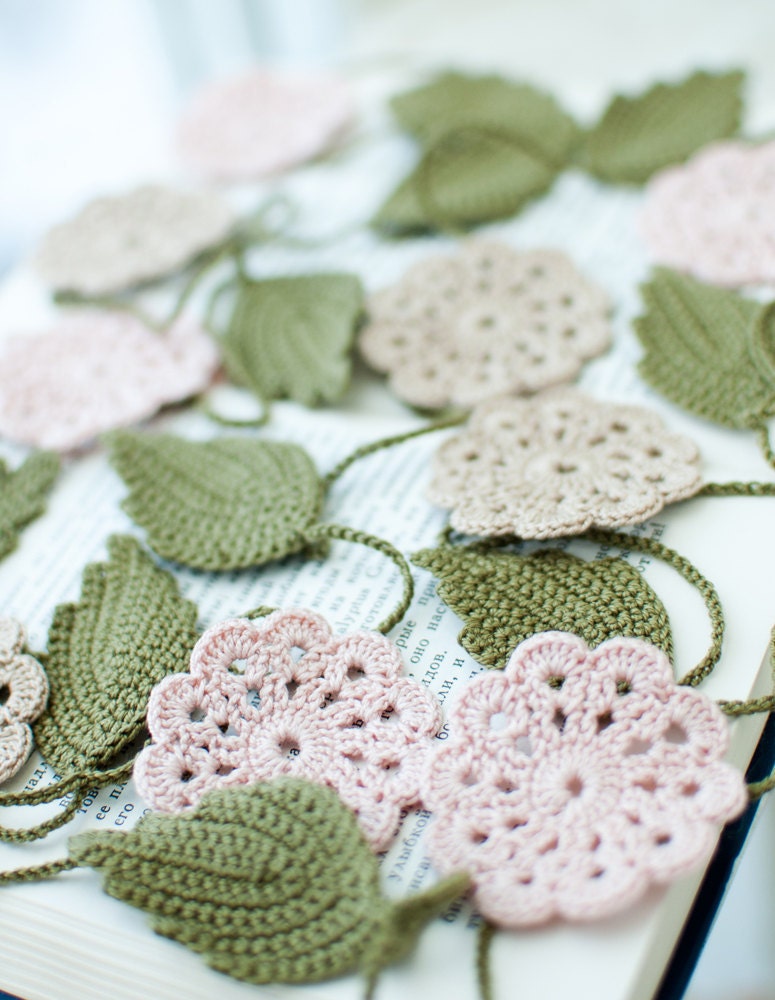 Wedding garland Christmas garland - Crochet flower garland - Wedding Birthday Party decoration Shabby chic Photo prop