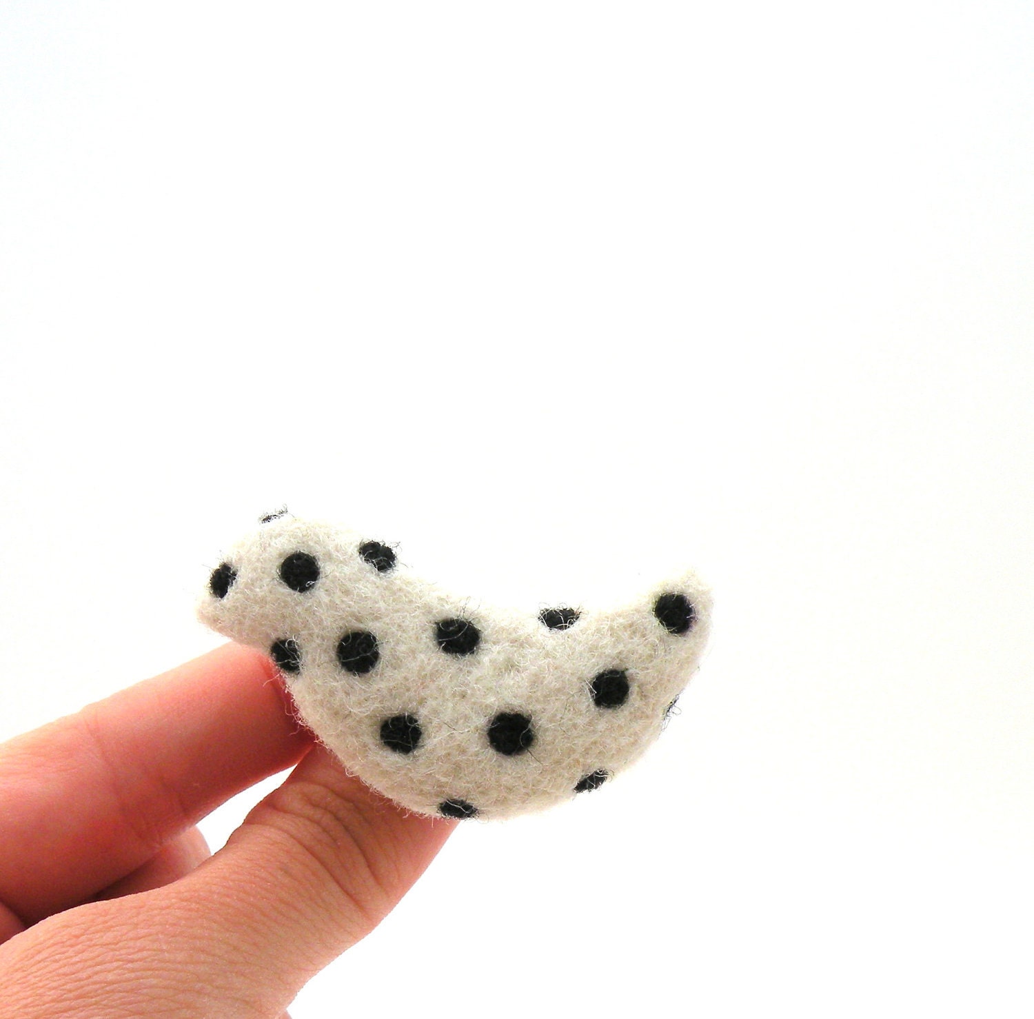 Felt brooch White bird with black polka dots - needle felted brooch - spotted - miniature jewelry - kids fashion
