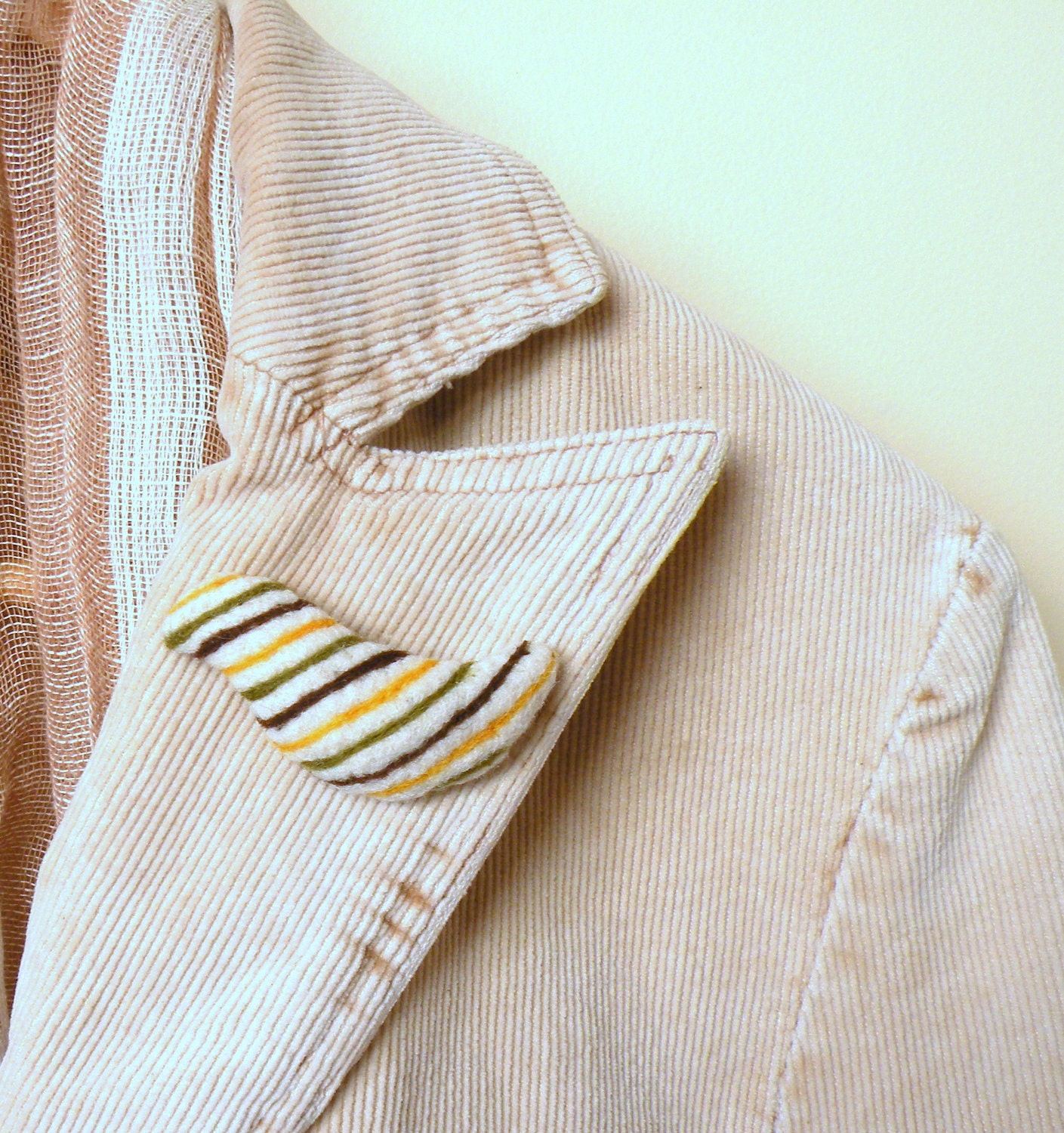 Felt brooch White bird striped yellow brown olive green - needle felted bird - miniature - woodland - geometric - stripe