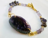 Purple sliced agate geode and amethyst beaded bracelet
