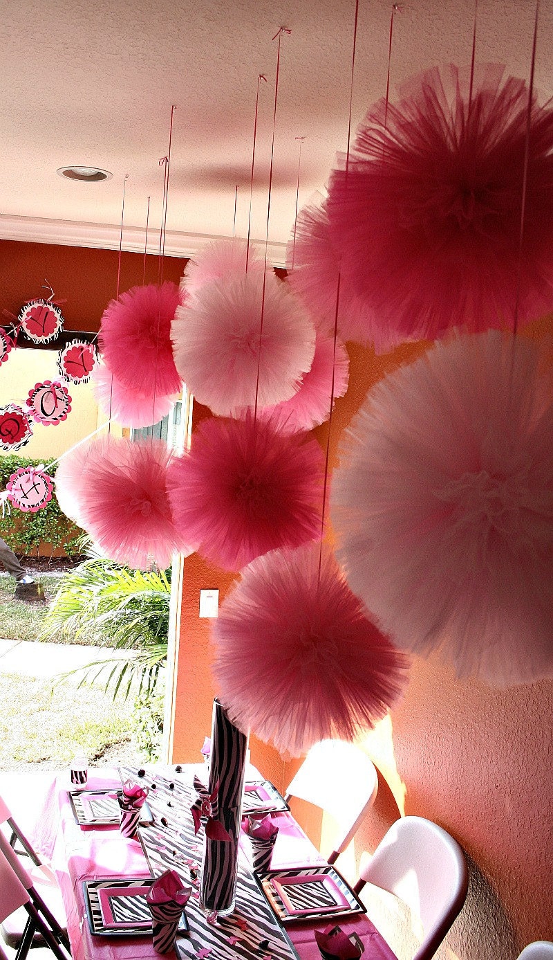 Tulle pom poms....  set of 15 for nurseries
