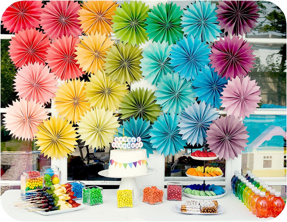 Paper Rosette, Entire Backdrop
