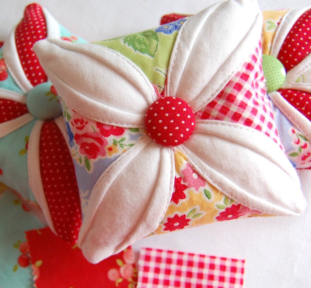 Happy Little Pincushion - Cathedral Window Pincushion - Pin Cushion - Pam Kitty Morning -  4 inch