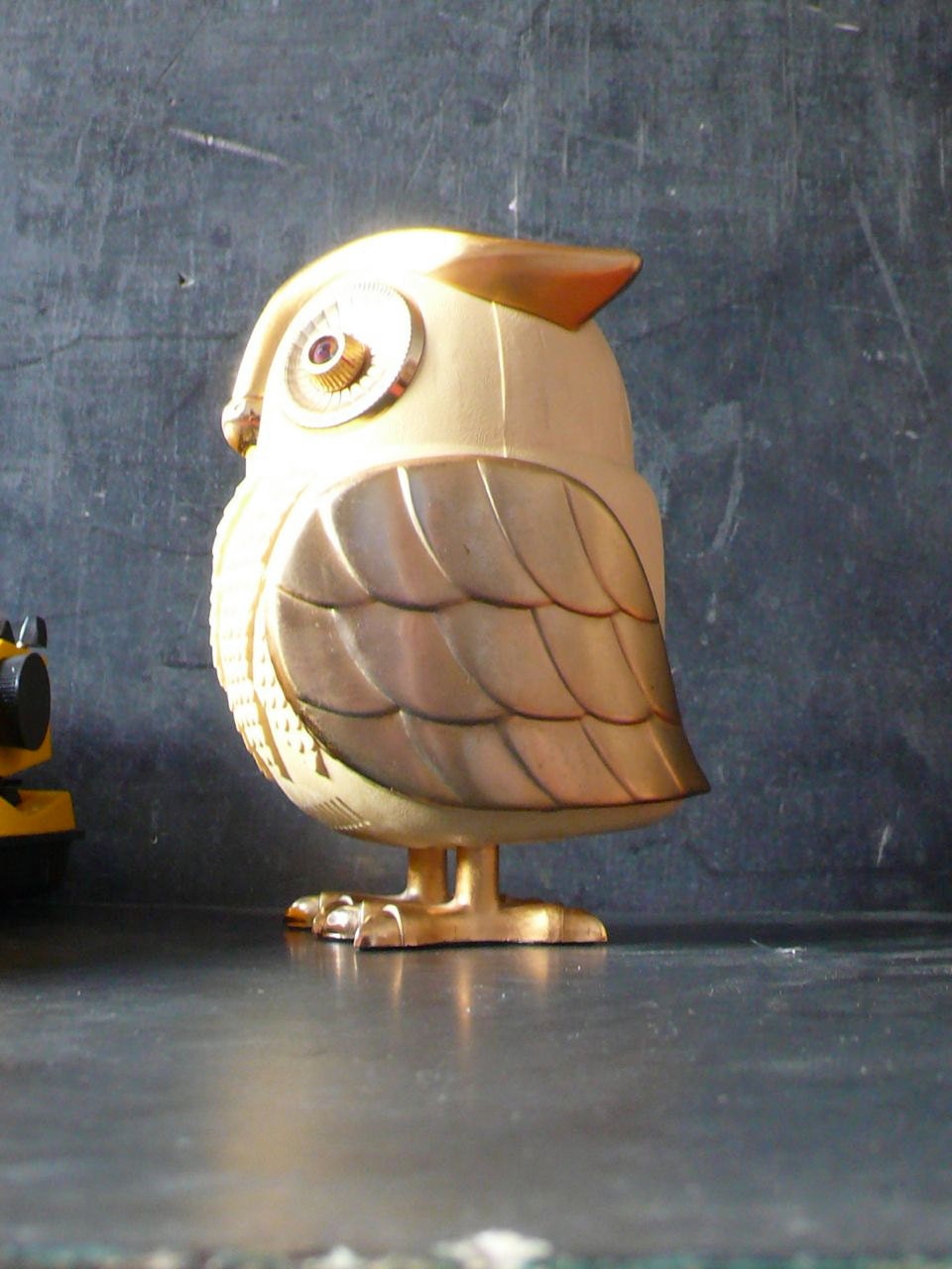 Vintage owl transistor radio. Made in Japan. 1960s.
