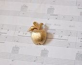 Cute Gold Tone Apple Brooch - Perfect for Your Favorite Prof