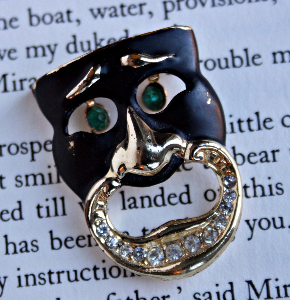 Strange Laughing Mask Brooch - Emerald Eyes