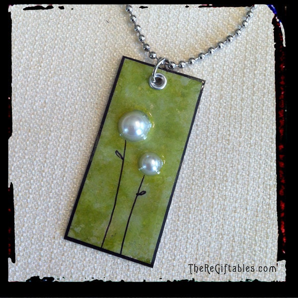 Re-Carded Pearl Blooms Necklace