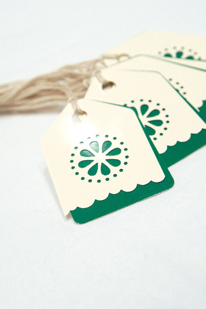 Price tag Ivory Dot Flower gift tags. Set of 15.
