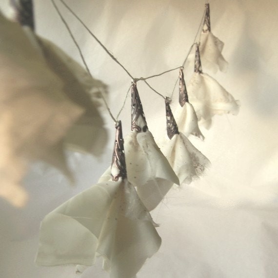 set of tree fabric flower garlands, shabby chic home decore , wedding garland , little angels, natur white fabric flower, Wall Hanging - PomPomPlay