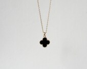 Delicate simple everyday alhambra onyx clover necklace
