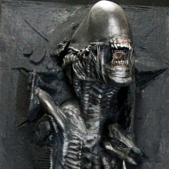 Life Size 7 feet Alien Warrior Wallbursting Prop
