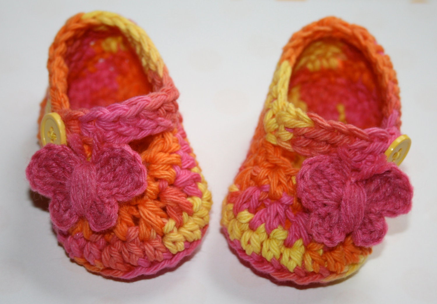 Crochet 100% cotton mary janes baby girl shoes slippers booties hot pink orange yellow photo prop gift butterfly