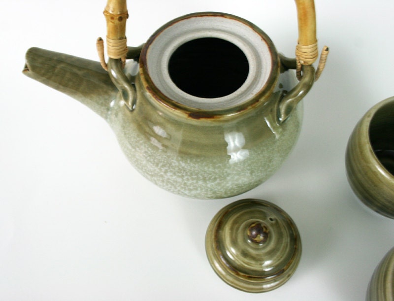 Teapot and tea bowls set with bamboo handle in olive green celedon
