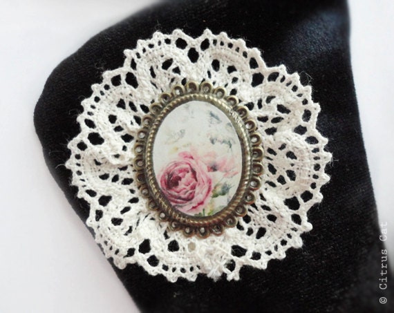SALE - Vintage lace brooch with pink rose