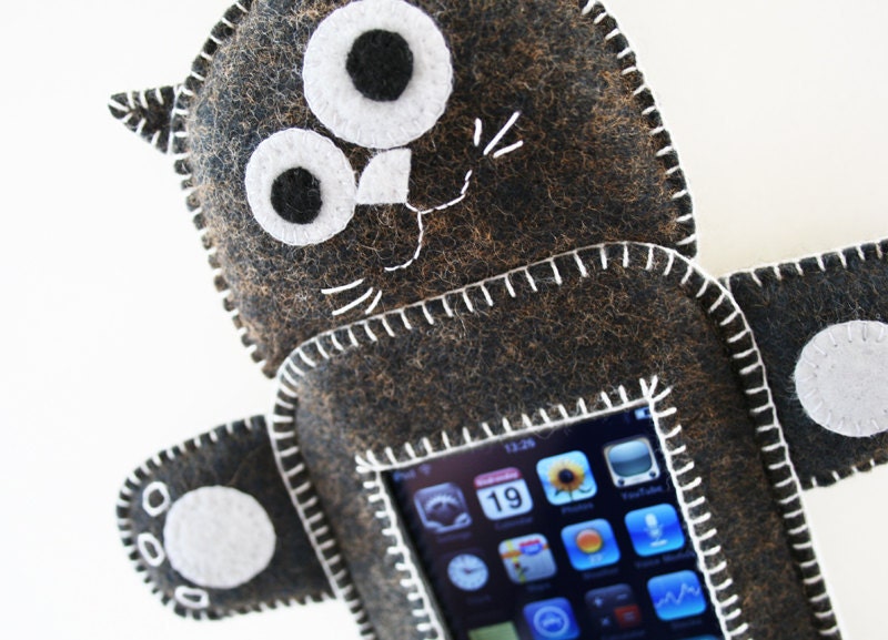 Cuddly Cat iPod and iPhone case