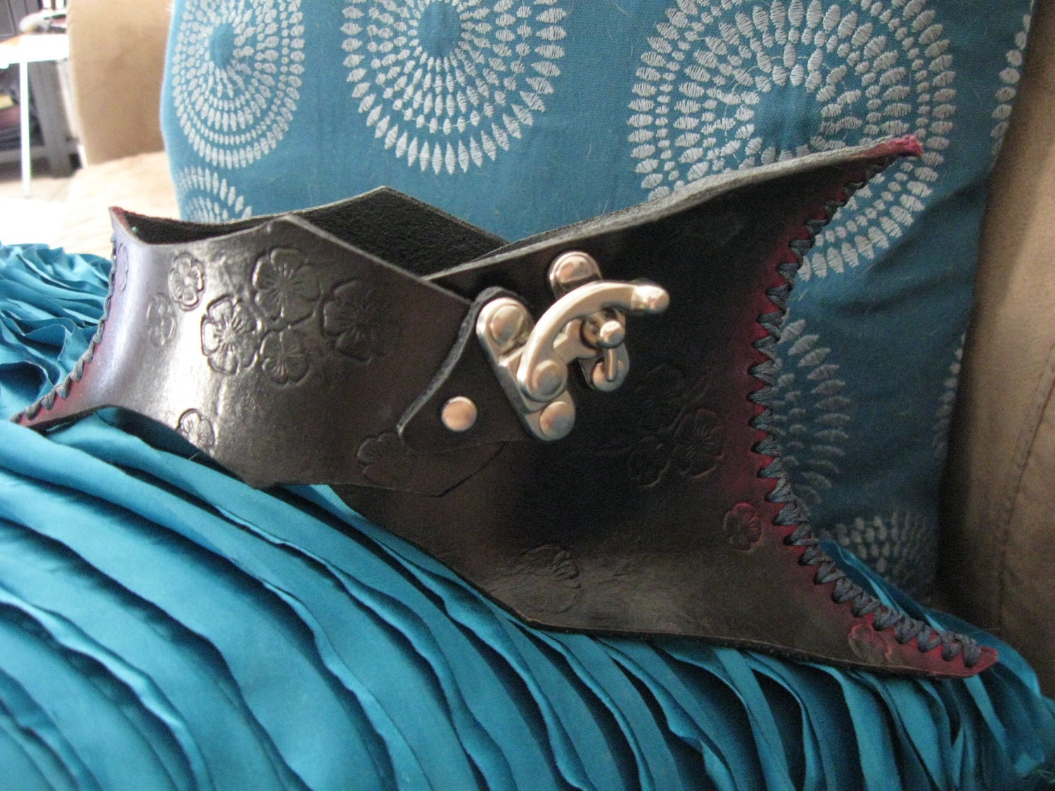 Raven- Posture Collar/ Neck Corset