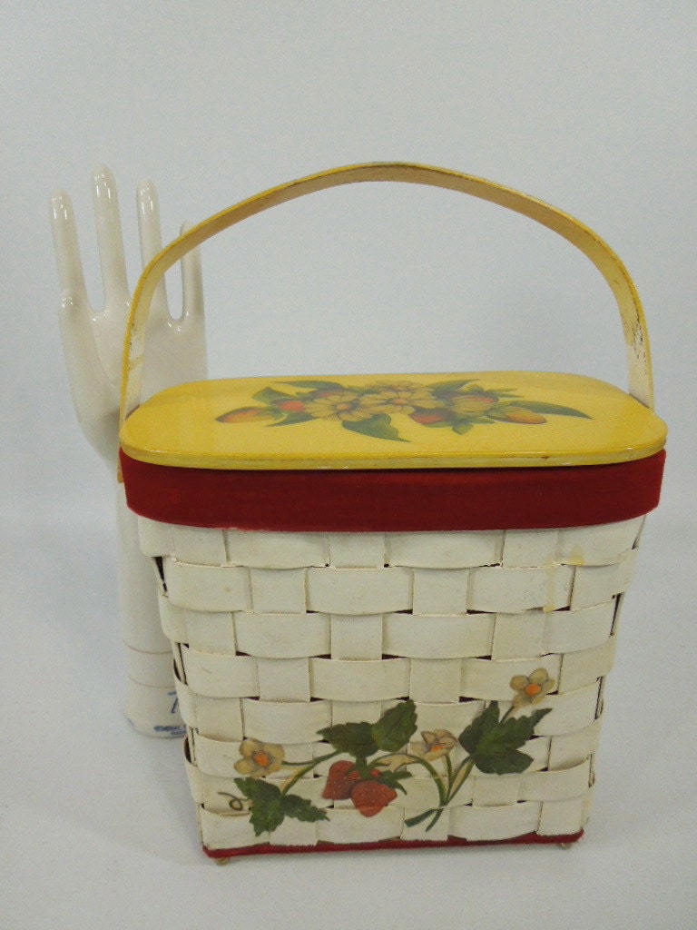 70s Picnic Basket Decoupage Wood Purse Handbag Strawberry Motif - TREASURY ITEM - BeeDeeVintage