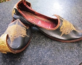 Free shipping..Rare Khussa Mojari Antique Leather Embroidered handcrafted Curly toe Shoes from India. ethnic, Elf, dance, tribal.