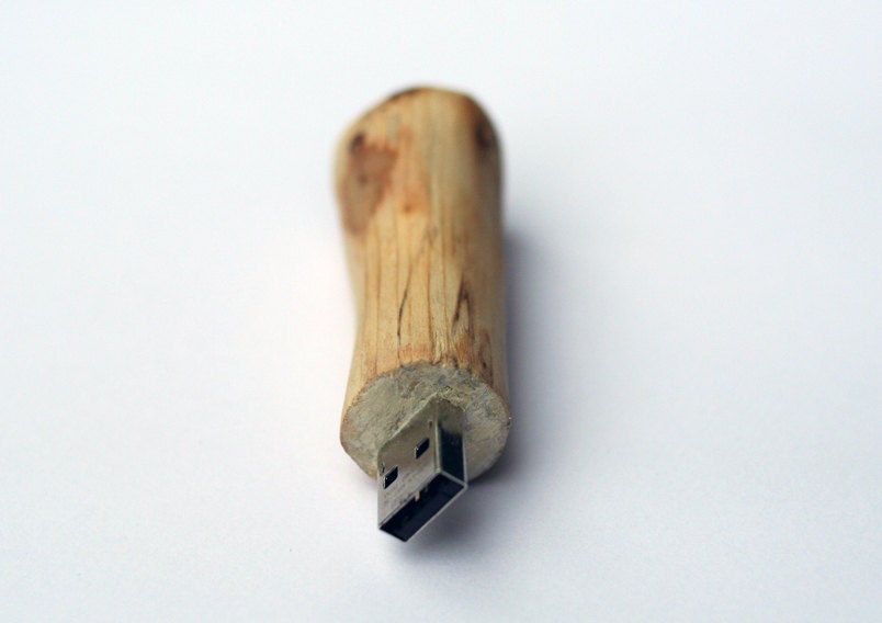 USB Memory stick / Flash drive / 4GB / Natural wood - the price reduced for the New Year