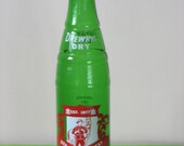 Drewrys Dry Ginger Ale Bottle ACL Painted Label Pop Bottle Soda Bottle Mountie Logo RCMP Green Glass Winnipeg Canada