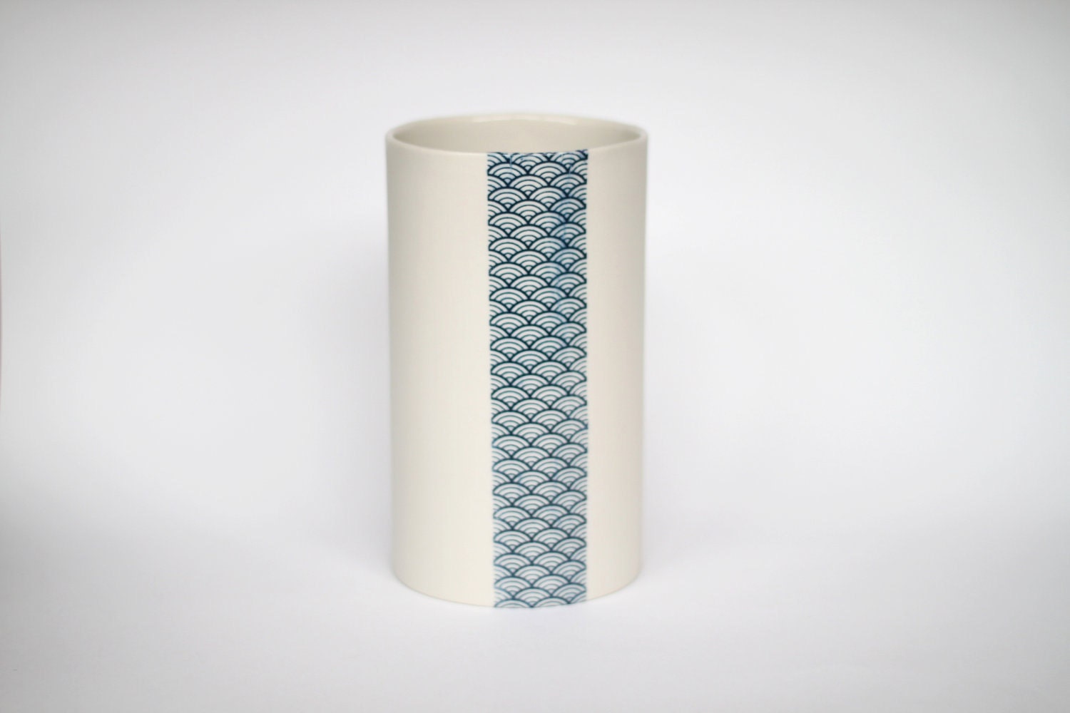 porcelain vase (japanese blue print)