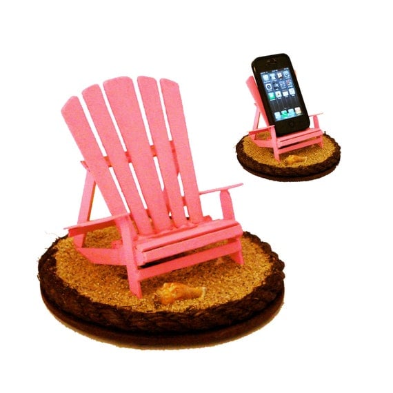 iBeach in Pink - A docking station for iPhones