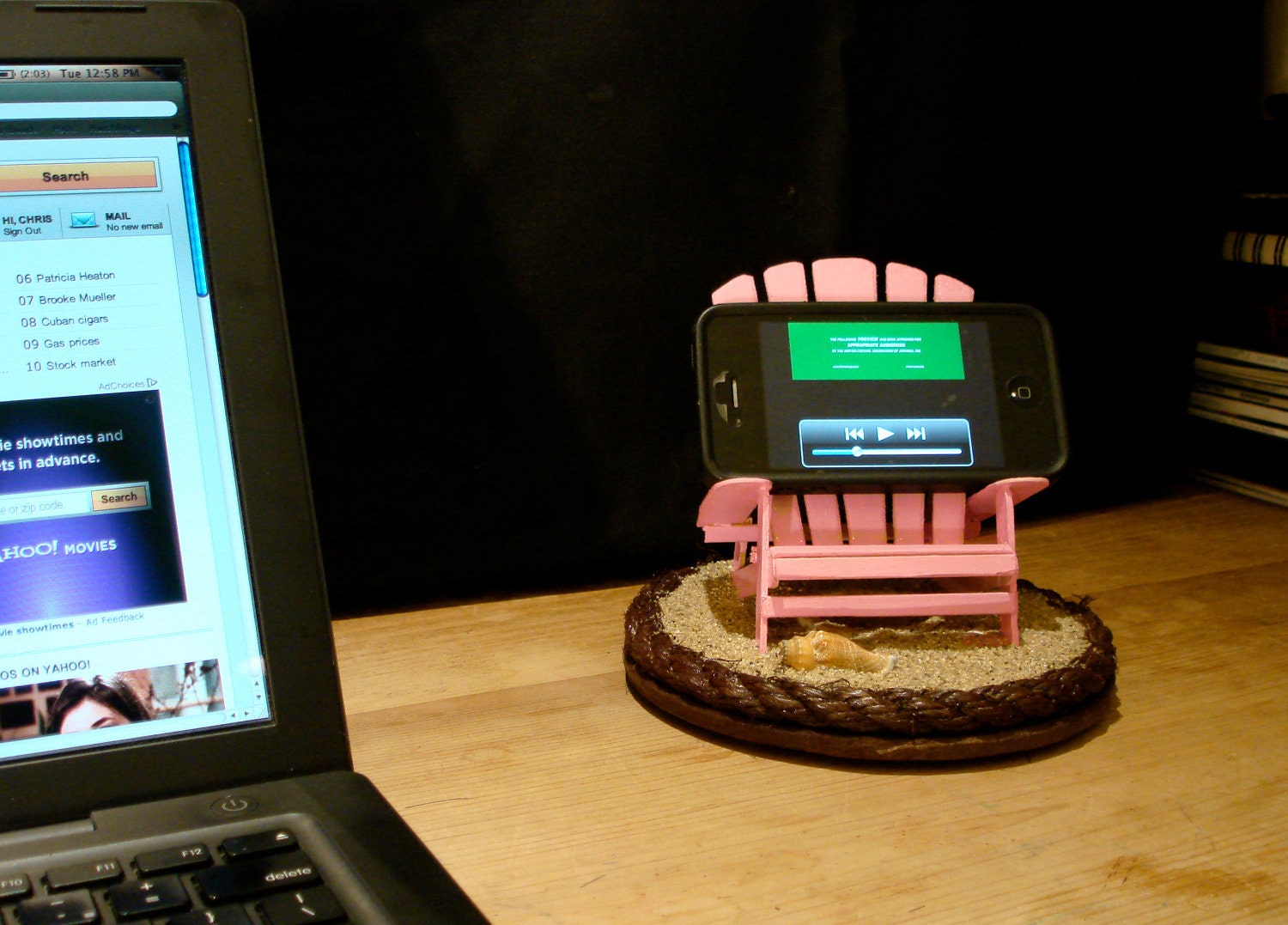 iBeach in Pink - A docking station for iPhones