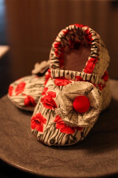 Red Poppy baby booties