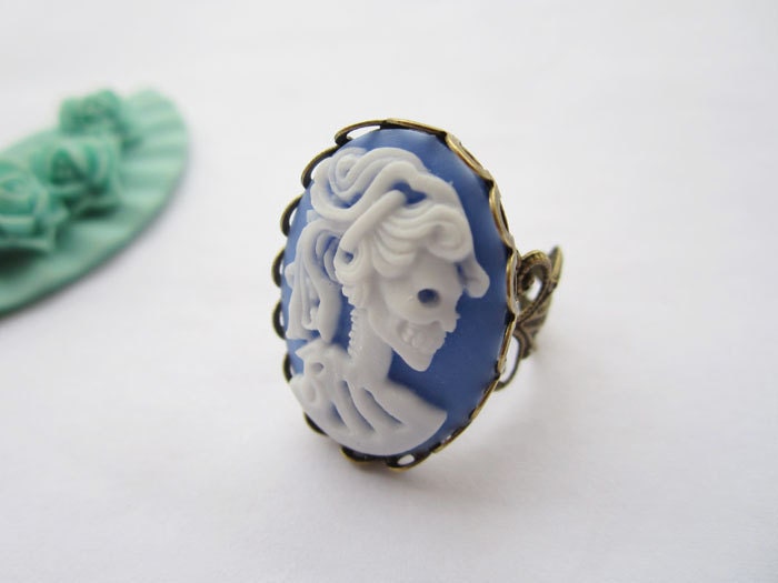 ring--Lolita skeleton cameo dead girl skull pendant,alloy adjustable ring
