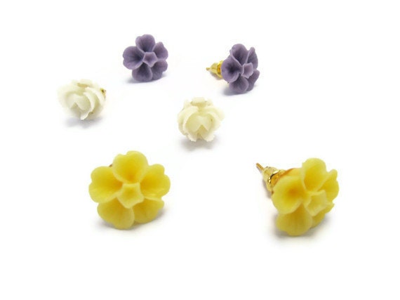 3 Pairs  Lovely  Mixed Colors Resin  Flowers Post Earrings-