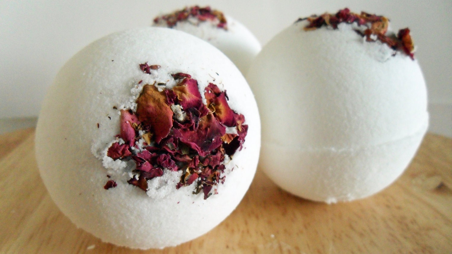 Victorian Rose Foaming Fizzy Bath Bomb