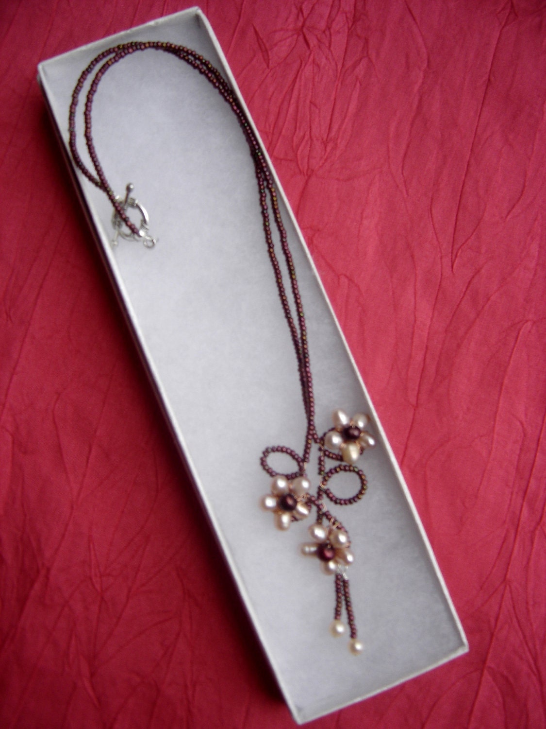 Necklace with flowers made with freshwater pearls. Three flowers necklace.