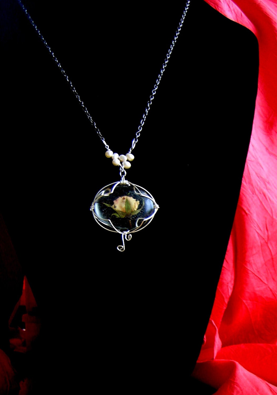 Necklace, pressed flower jewelry. Necklace with a natural rose ( resin ). Single flower pendant. Romantic sweet pendant.