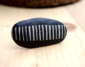 Ceramic ring, black and white lines