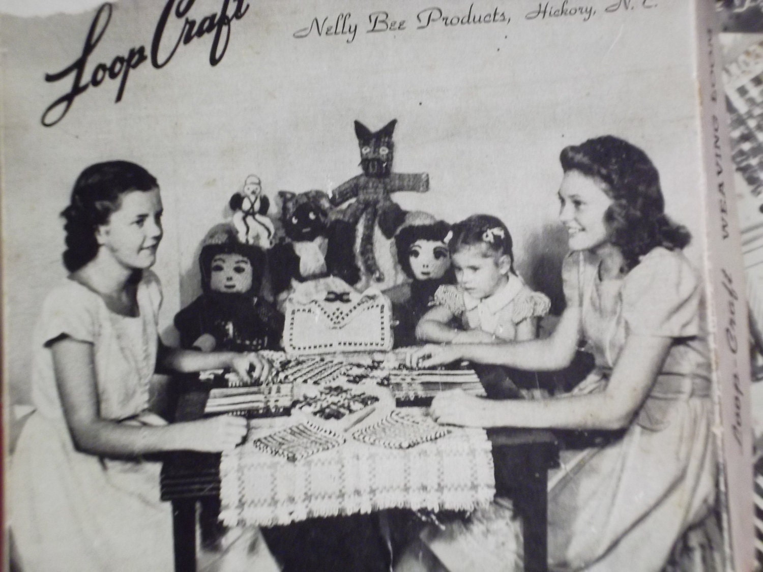Vintage Weaving Loom for Children With Everything Included 1945