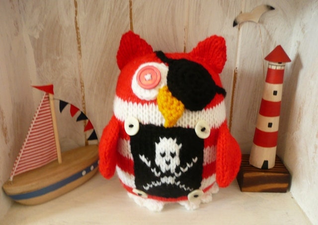 Knitted pirate owl
