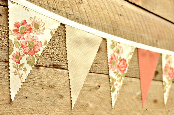 Charming - Vintage Bunting Banner with 12 Flags