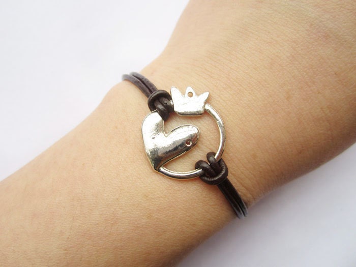 Lover Bracelet---antique silver crown with love heart circle pendant & brown leather chain