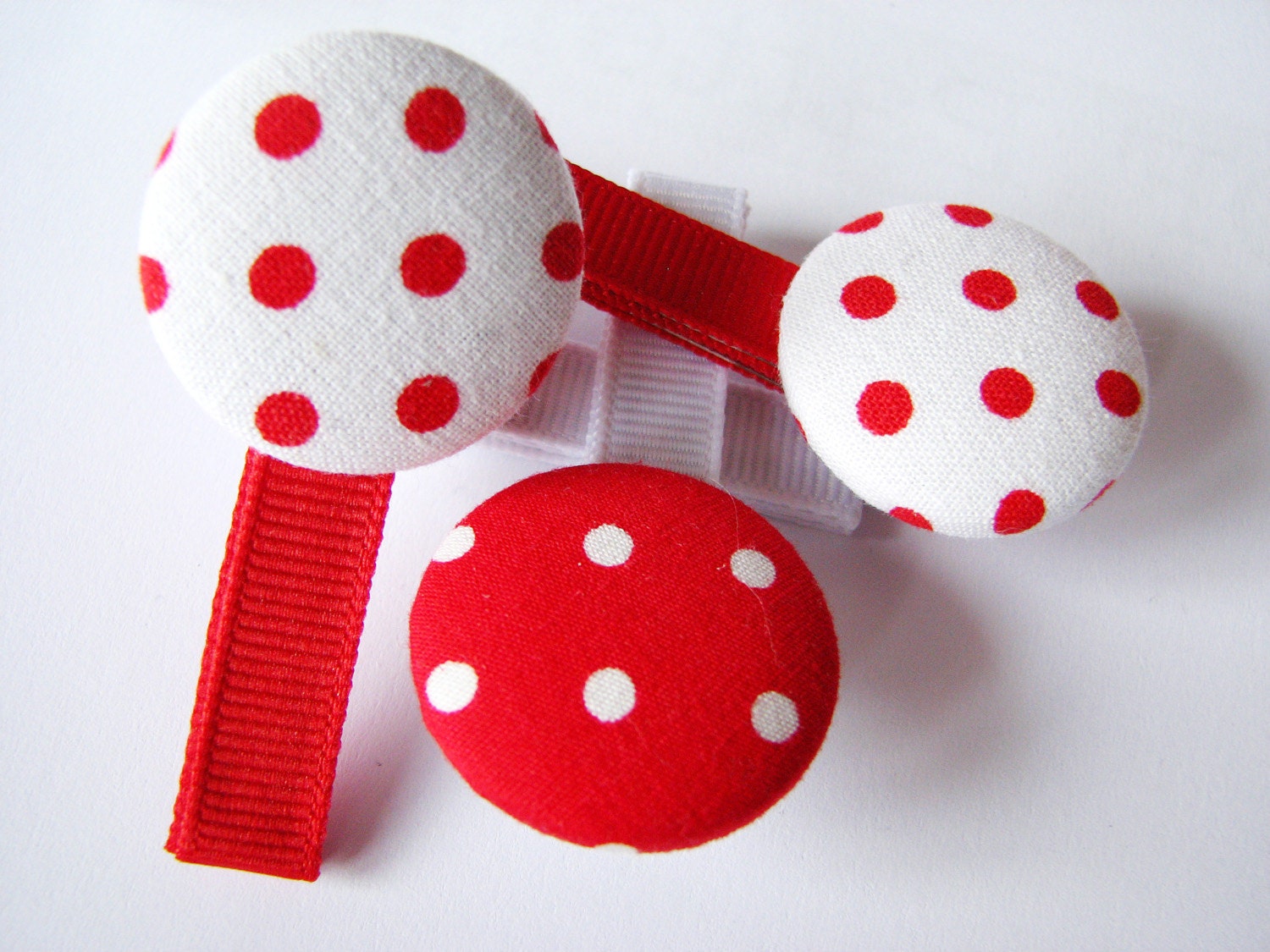 White and Red Polka Dot Hair Clips: Fabric Covered buttons on alligator clips, gift wrapped, personalized