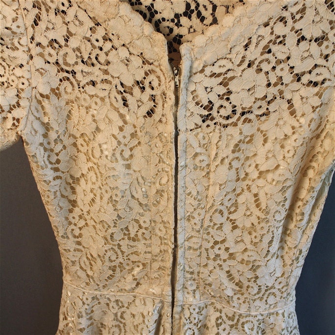 1950s Cream Lace Wedding Prom Dress // Tea Length // Cap Sleeve