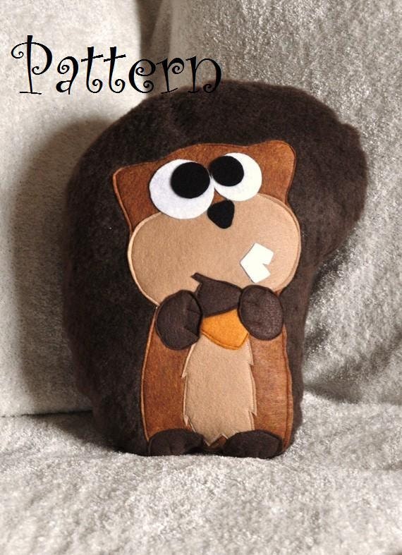 Scurry the Squirrel Plush Pillow PDF Tutorial and Printable Pattern DIY How To epattern pillows